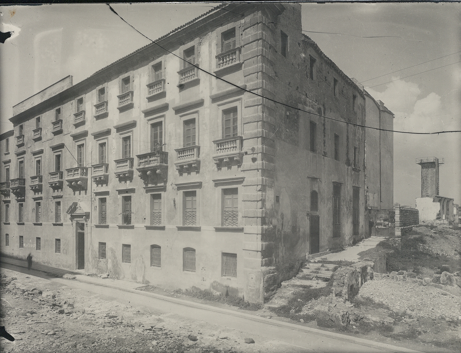 L’edificio della Catena subito dopo i bombardamenti del 1943
